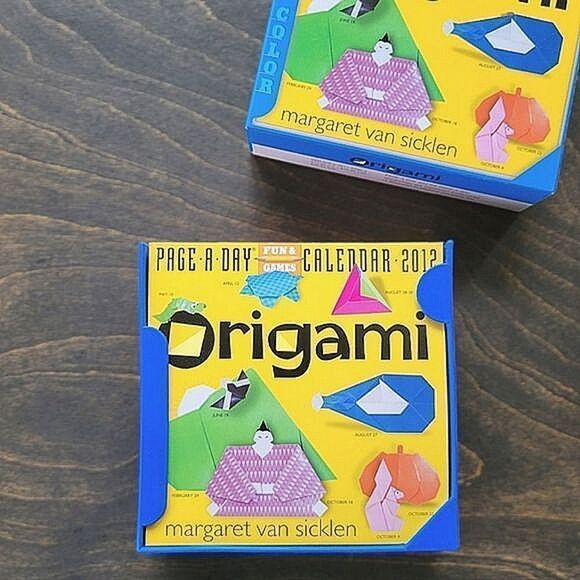 NWT Origami page-a-day 2012 calendar - Picture 2 of 11